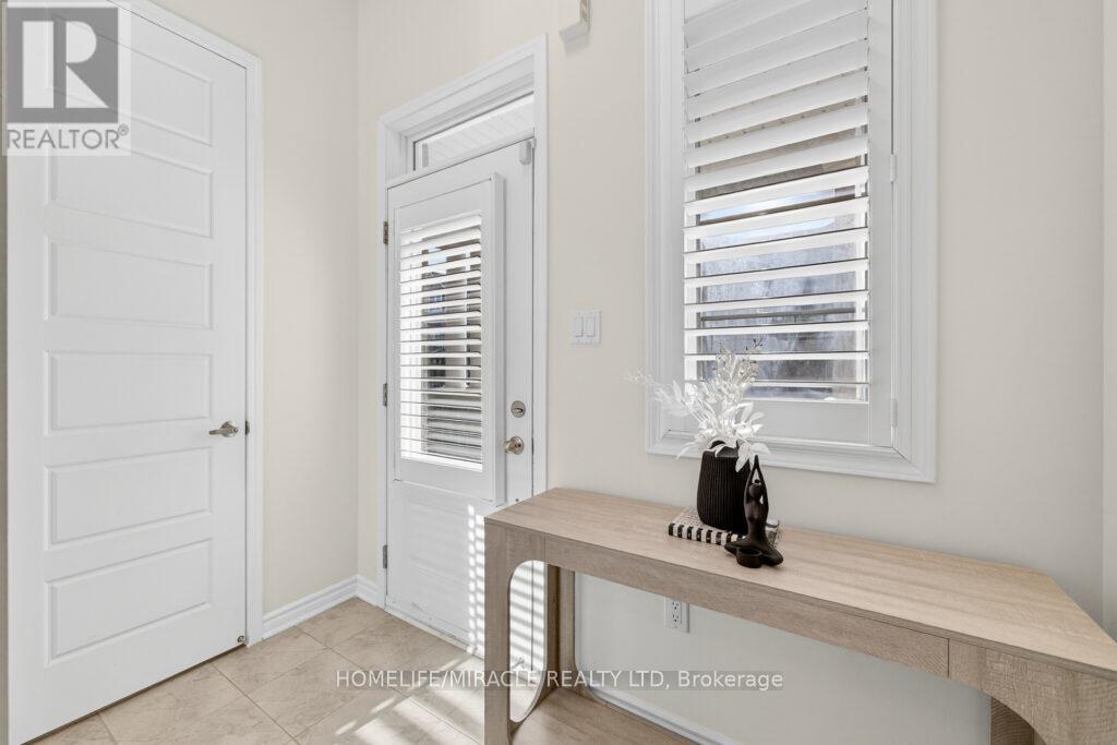 1229 Rose Way, Milton, Ontario  L9T 7E7 - Photo 5 - W12557452