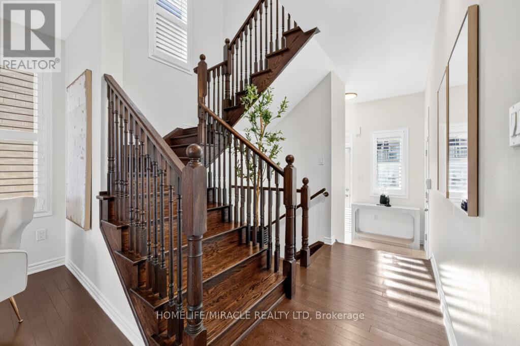 1229 Rose Way, Milton, Ontario  L9T 7E7 - Photo 6 - W12557452