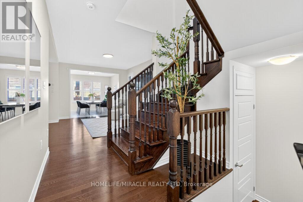 1229 Rose Way, Milton, Ontario  L9T 7E7 - Photo 7 - W12557452