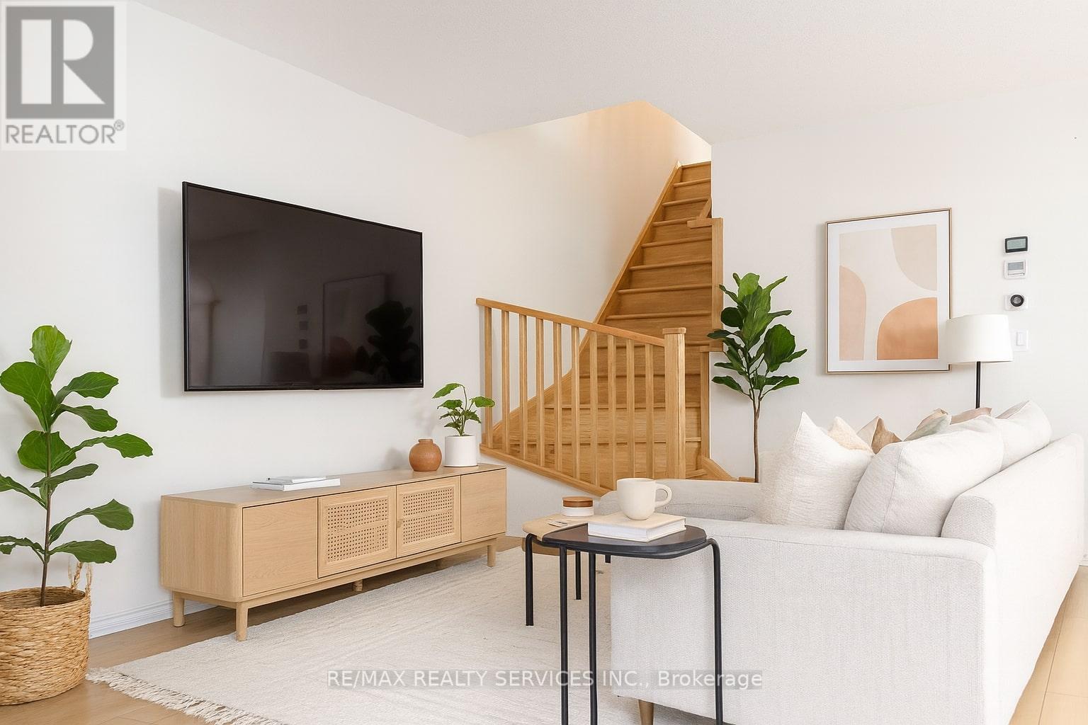 144 Baffin Crescent, Brampton, Ontario L7A 0C7 - Photo 7 - W12557456