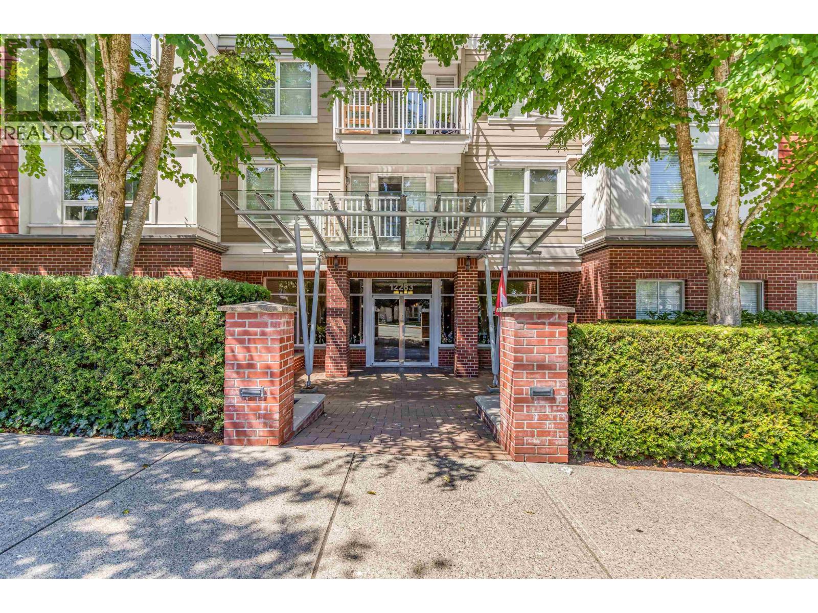 305 12283 224 Street, Maple Ridge, British Columbia  V2X 8Z3 - Photo 2 - R3067669