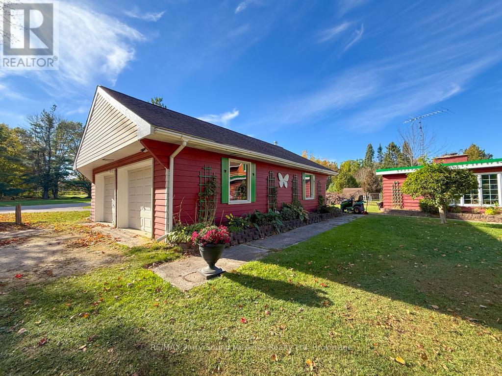 1862 Division Road W, Severn, Ontario  L3V 6H2 - Photo 7 - S12464963