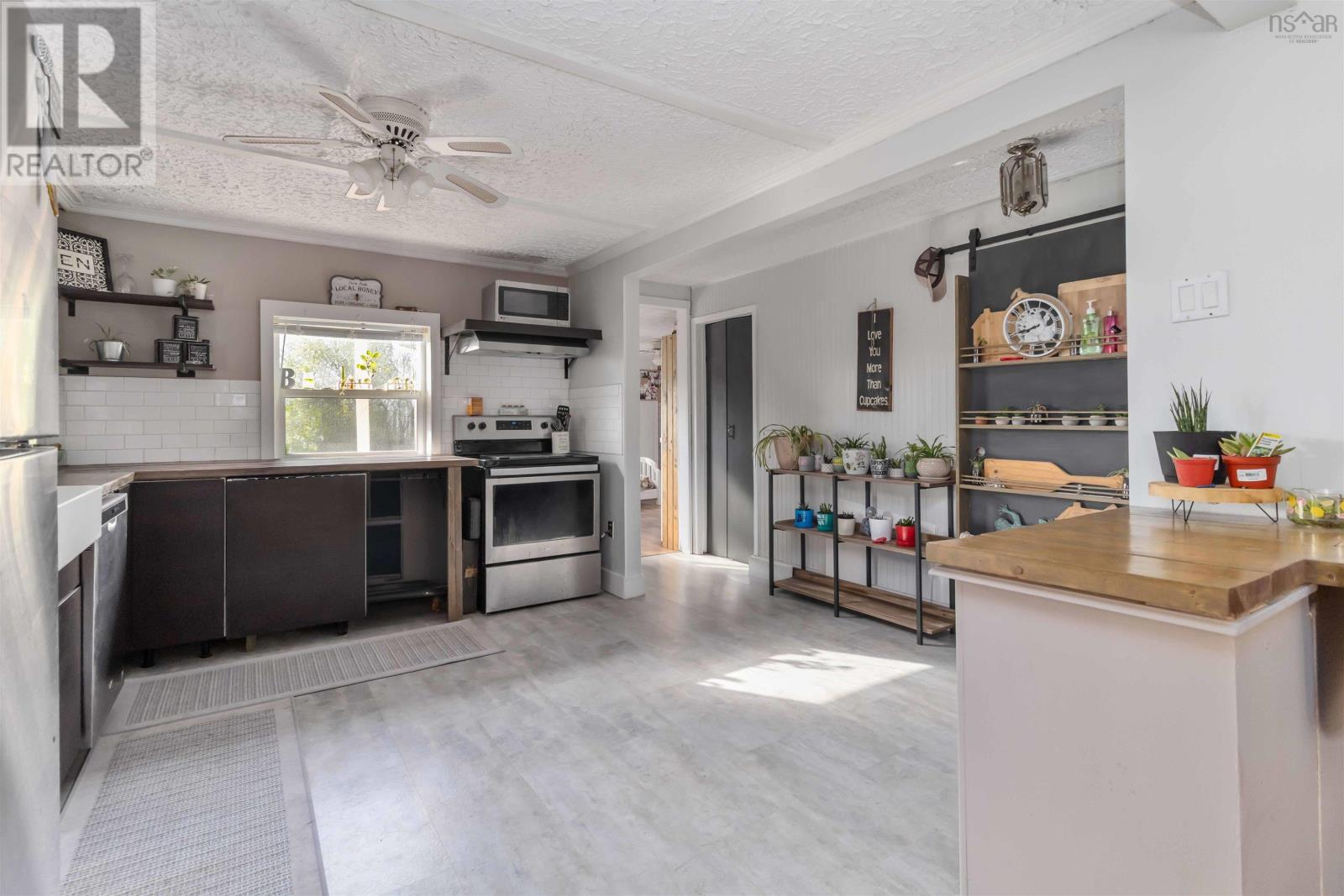 Property at 21 Littles Road image 3