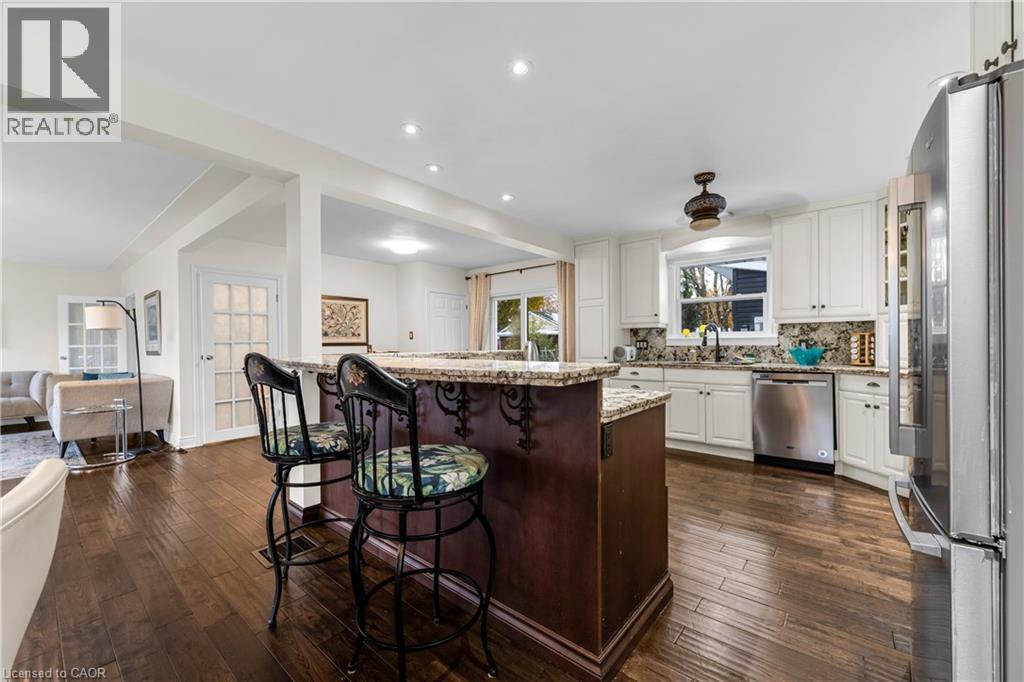 21 LAKESIDE Drive, Grimsby, Ontario