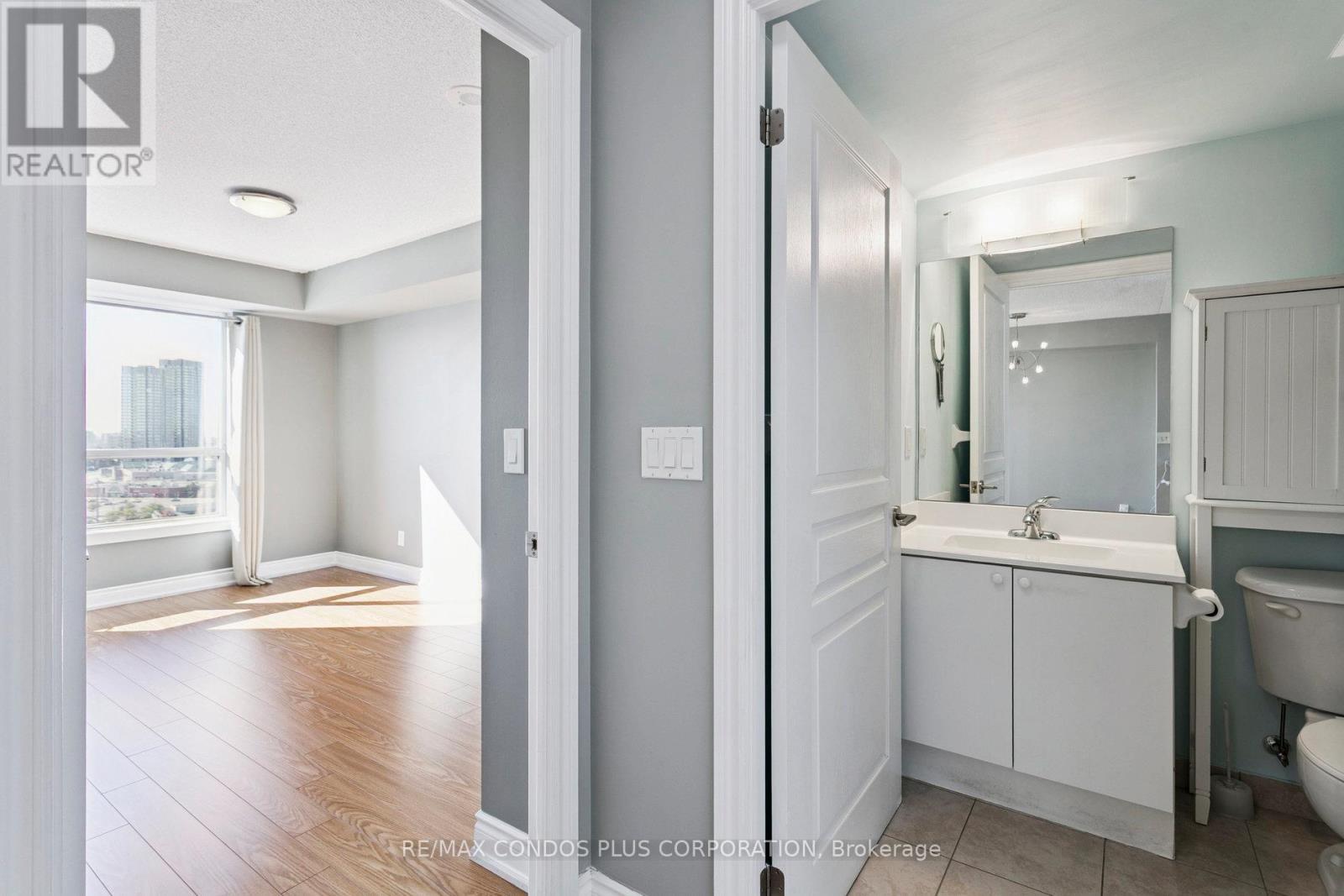 1202 - 7 North Park Road, Vaughan, Ontario  L4J 0C9 - Photo 10 - N12419201