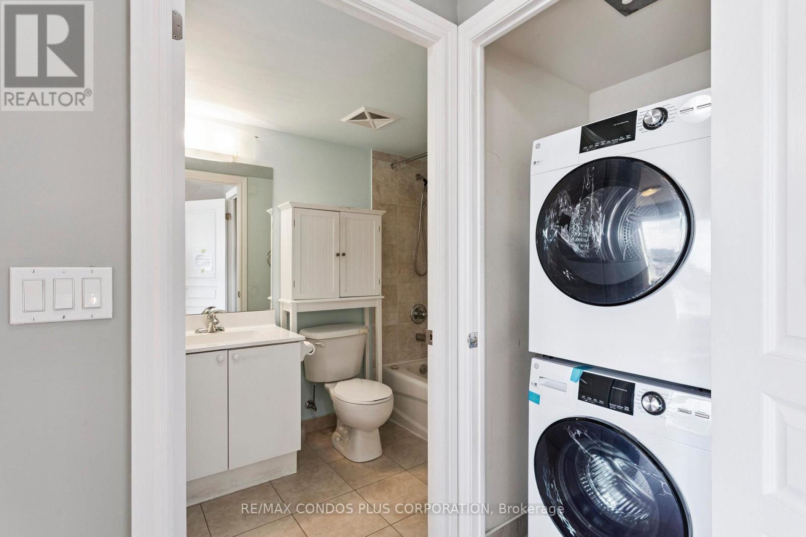 1202 - 7 North Park Road, Vaughan, Ontario  L4J 0C9 - Photo 8 - N12419201