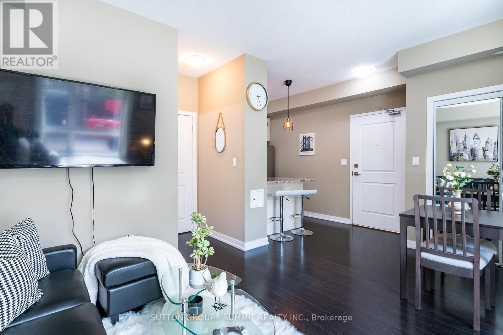 114 - 35 Southshore Crescent, Hamilton, Ontario  L8E 0J2 - Photo 7 - X12506358