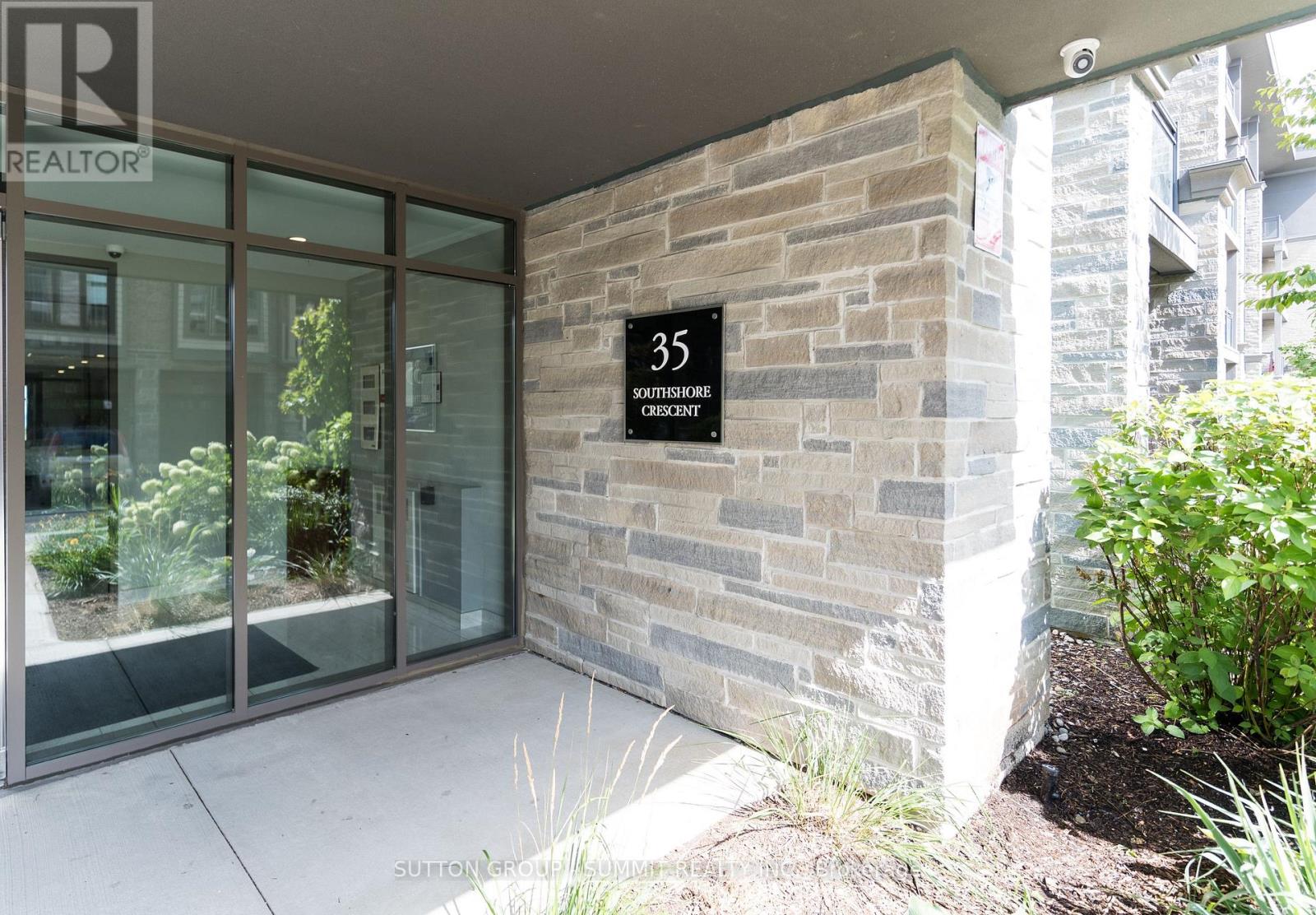 114 - 35 Southshore Crescent, Hamilton, Ontario  L8E 0J2 - Photo 2 - X12506358