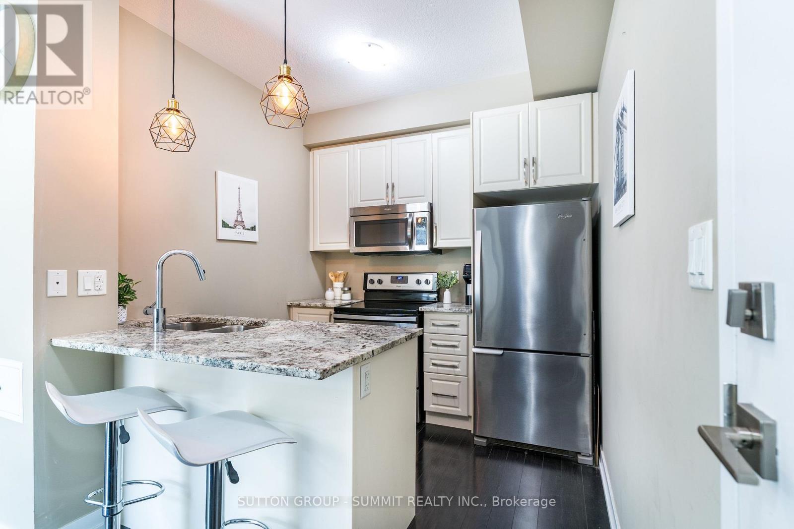 114 - 35 Southshore Crescent, Hamilton, Ontario  L8E 0J2 - Photo 3 - X12506358