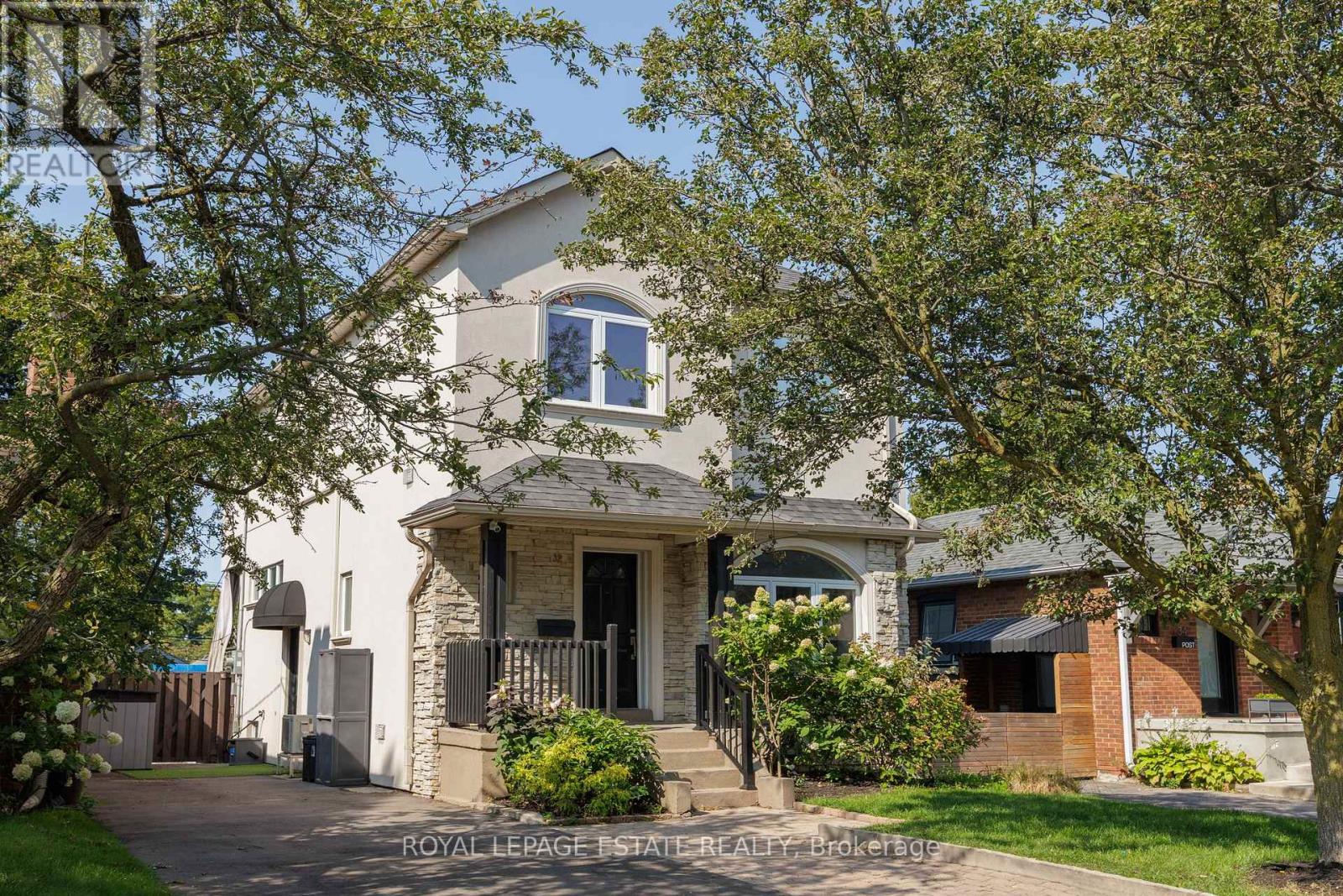 32 MANDERLEY DRIVE, Toronto, Ontario
