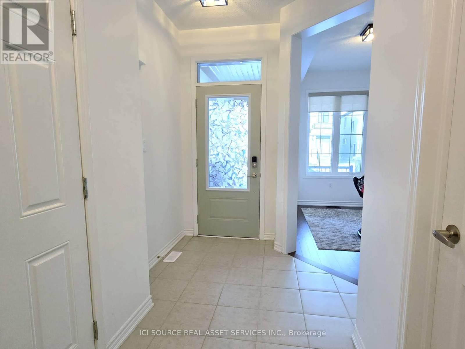 1405 Mockingbird Square, Pickering, Ontario  L1X 0N8 - Photo 2 - E12557544