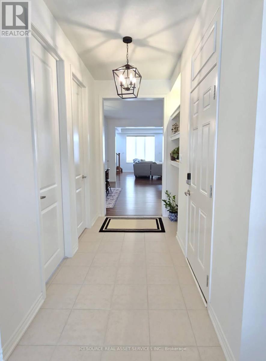 1405 Mockingbird Square, Pickering, Ontario  L1X 0N8 - Photo 3 - E12557544