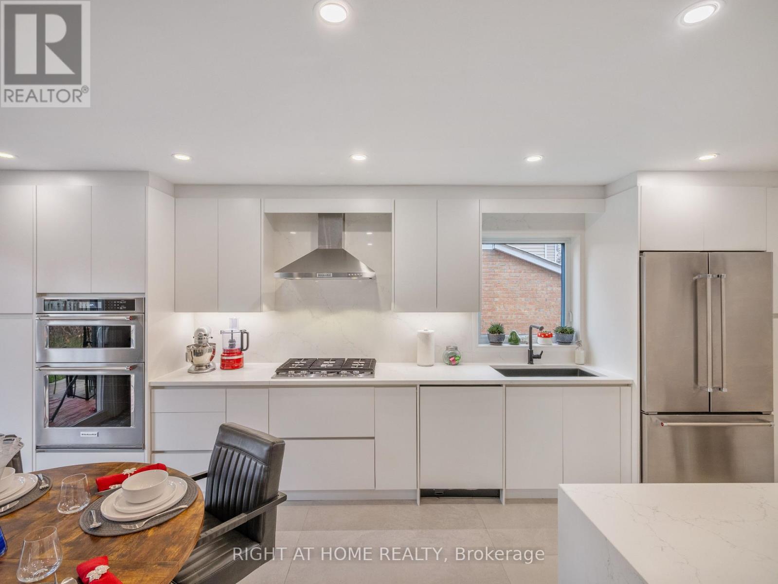 151 Kirby Crescent, Whitby, Ontario  L1N 7C7 - Photo 2 - E12557550