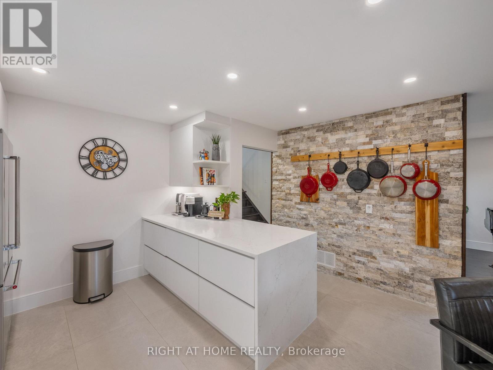 151 Kirby Crescent, Whitby, Ontario  L1N 7C7 - Photo 3 - E12557550