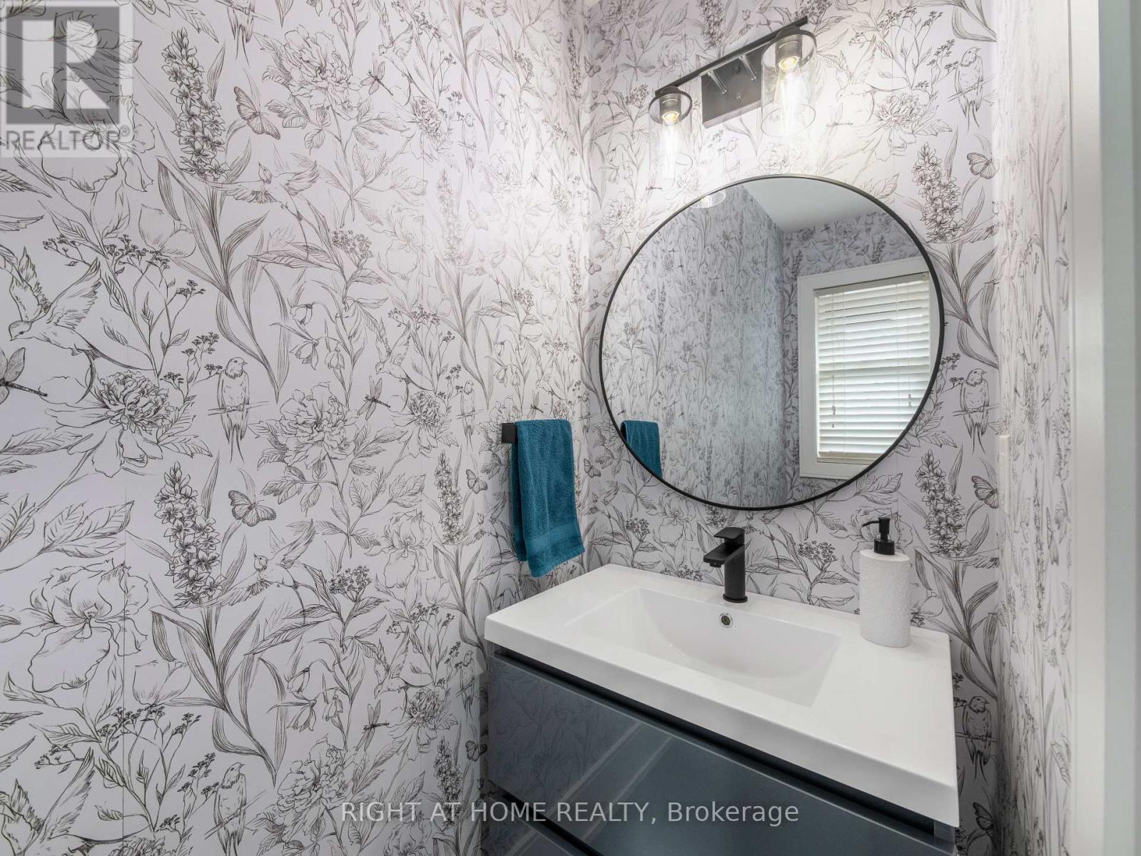 151 Kirby Crescent, Whitby, Ontario  L1N 7C7 - Photo 6 - E12557550