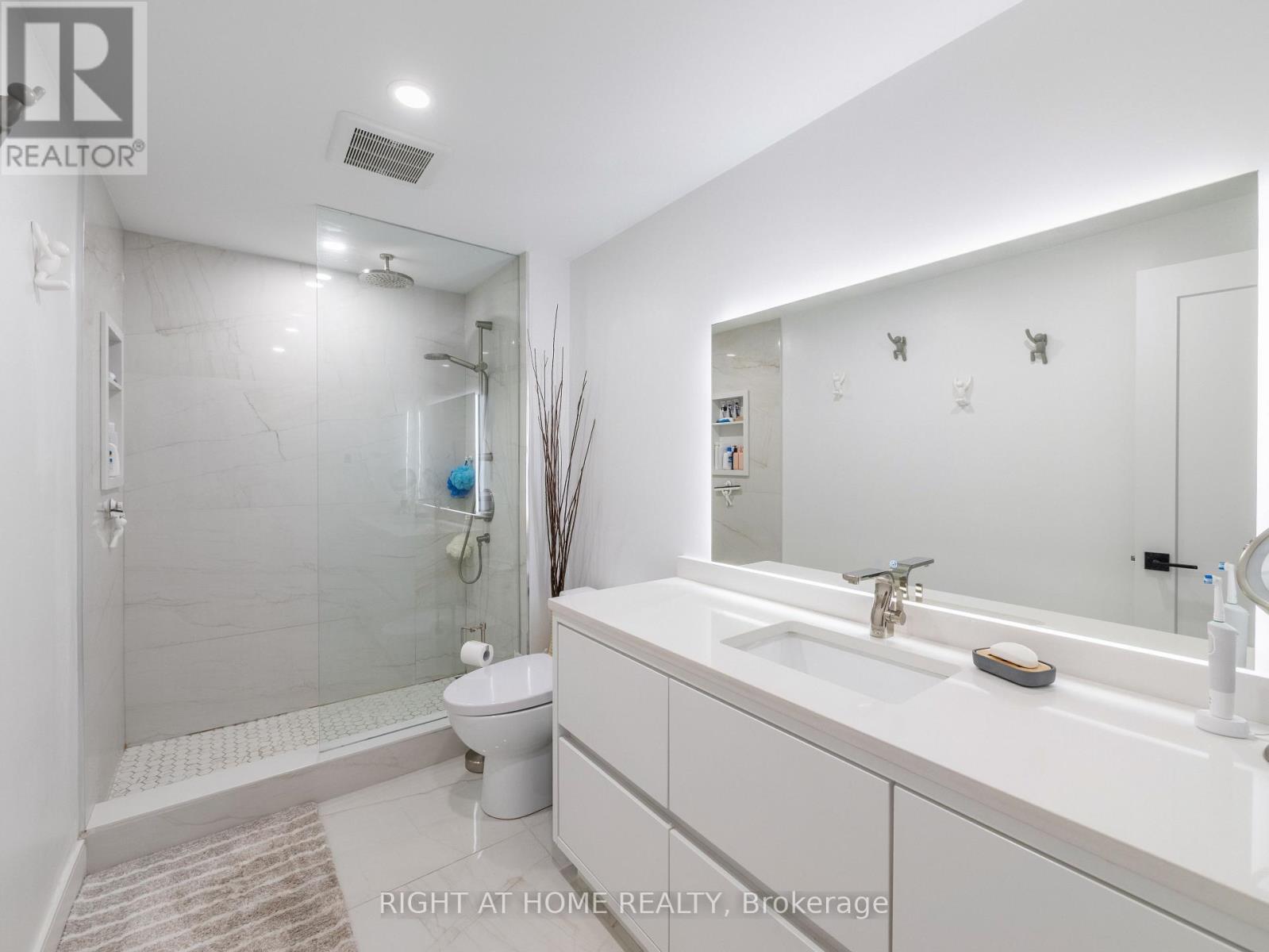 151 Kirby Crescent, Whitby, Ontario  L1N 7C7 - Photo 7 - E12557550