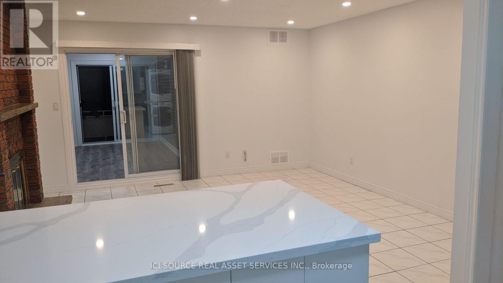 Main Fl - 354 Park Road N, Oshawa, Ontario  L1J 4M3 - Photo 7 - E12557554