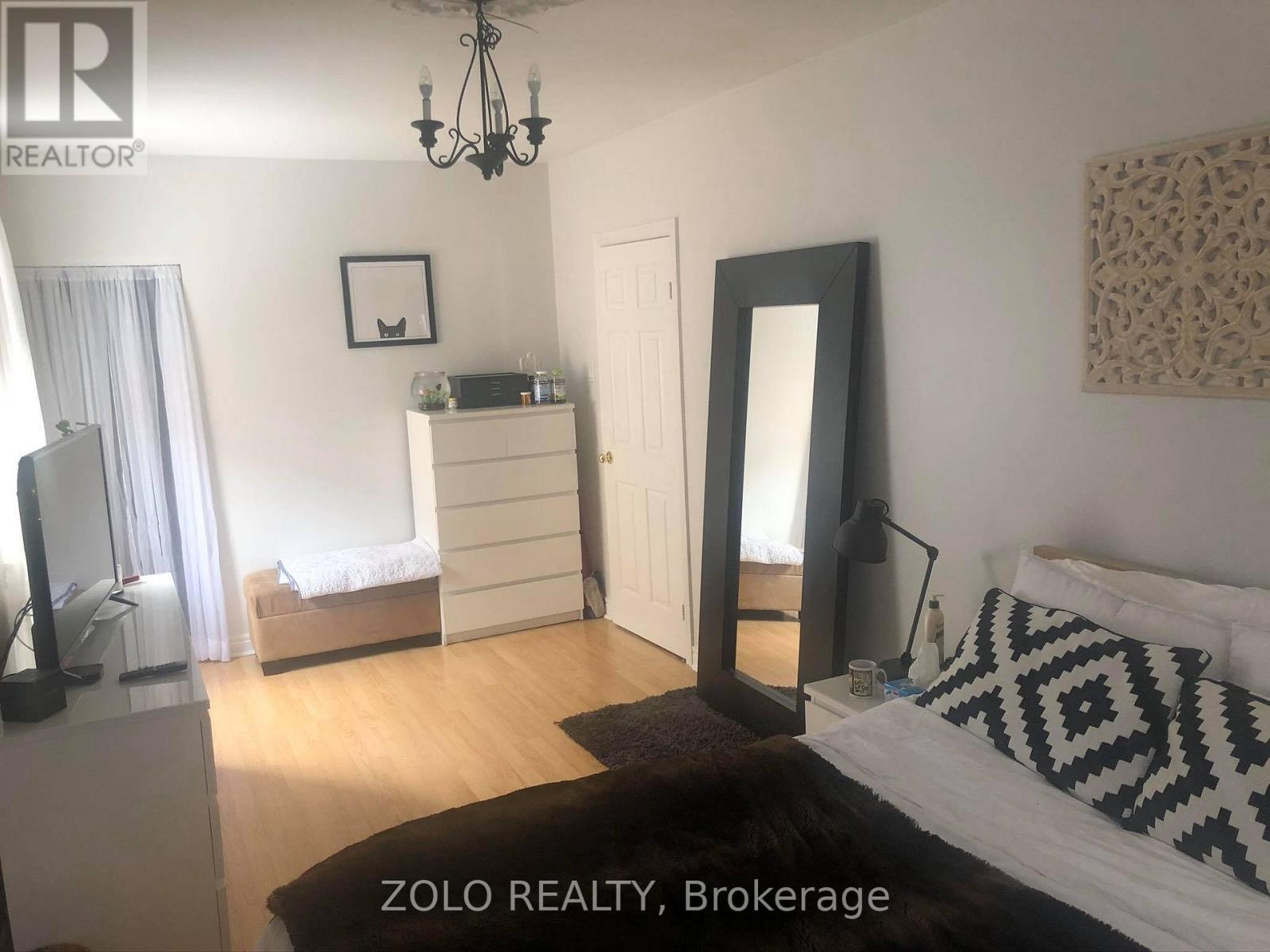 39 Ellerby Square N, Vaughan, Ontario  L4L 1N2 - Photo 3 - N12557486