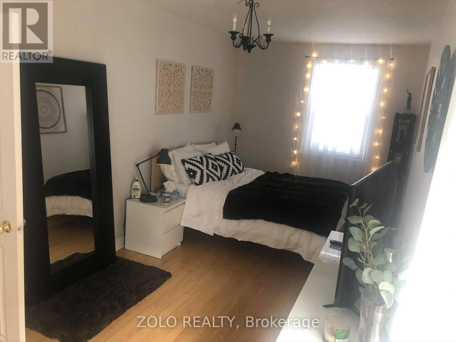 39 Ellerby Square N, Vaughan, Ontario  L4L 1N2 - Photo 4 - N12557486