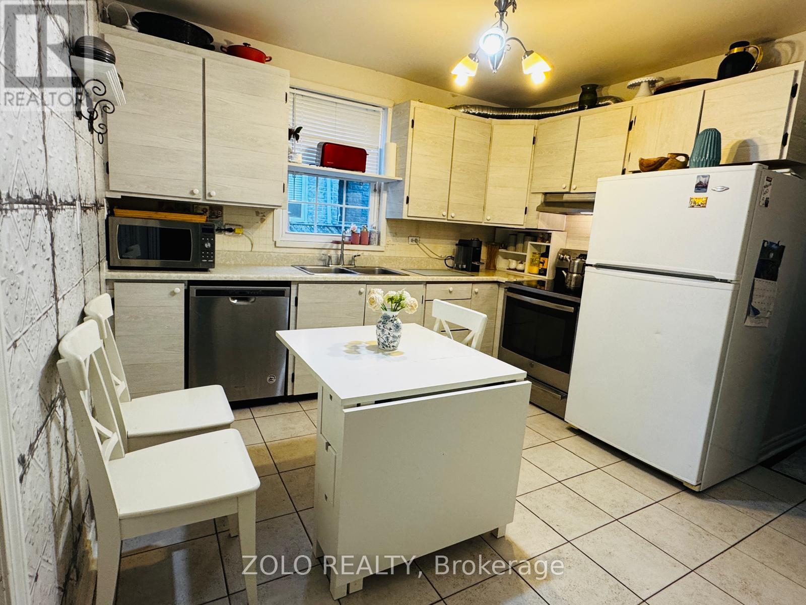 39 Ellerby Square N, Vaughan, Ontario  L4L 1N2 - Photo 5 - N12557486