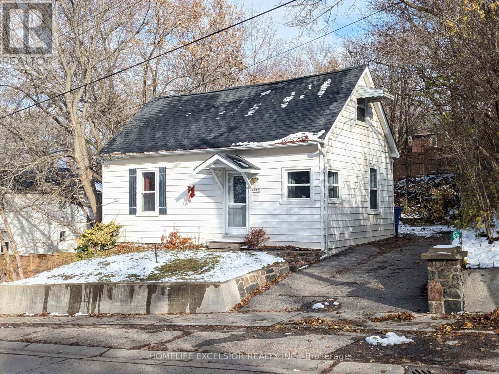 19043 CENTRE STREET, East Gwillimbury, Ontario