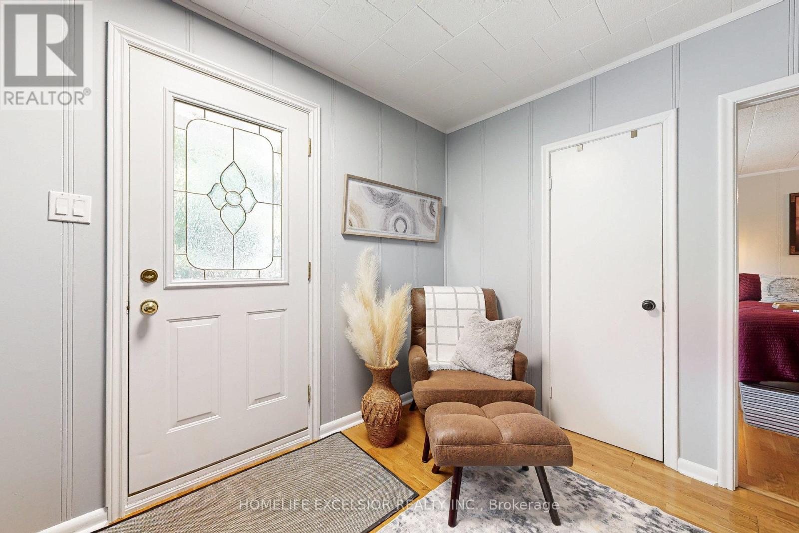 19043 Centre Street, East Gwillimbury, Ontario  L0G 1M0 - Photo 3 - N12557538