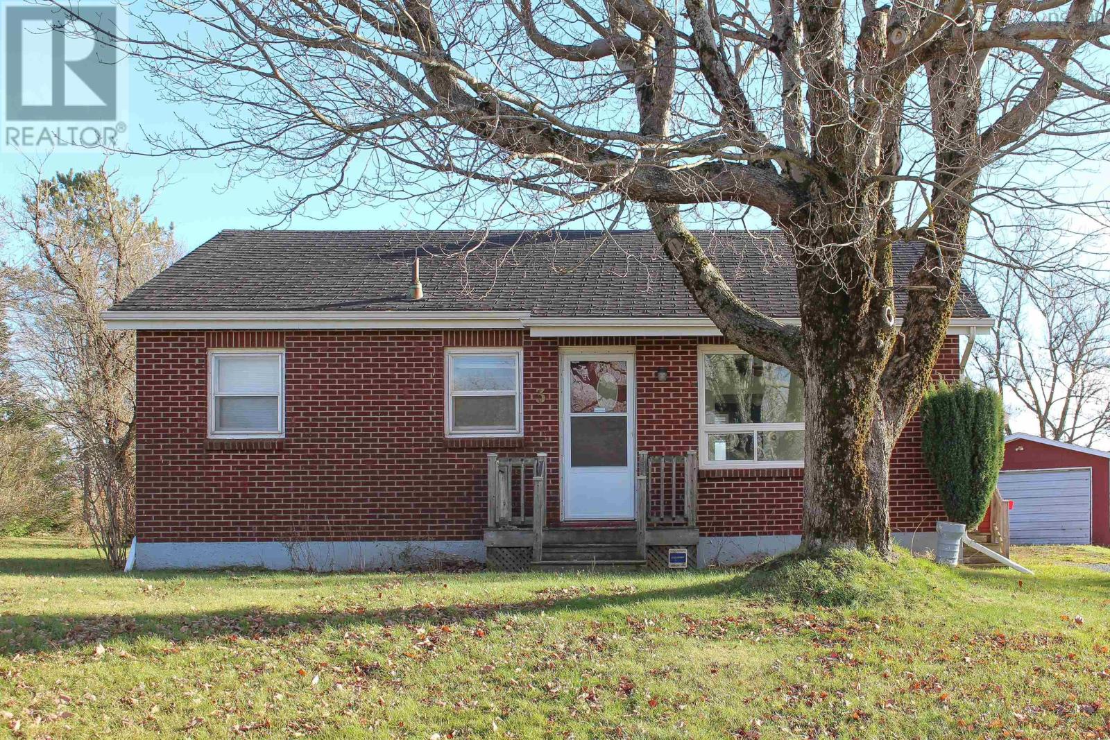 Property at 3 Lloyd Drive image 2