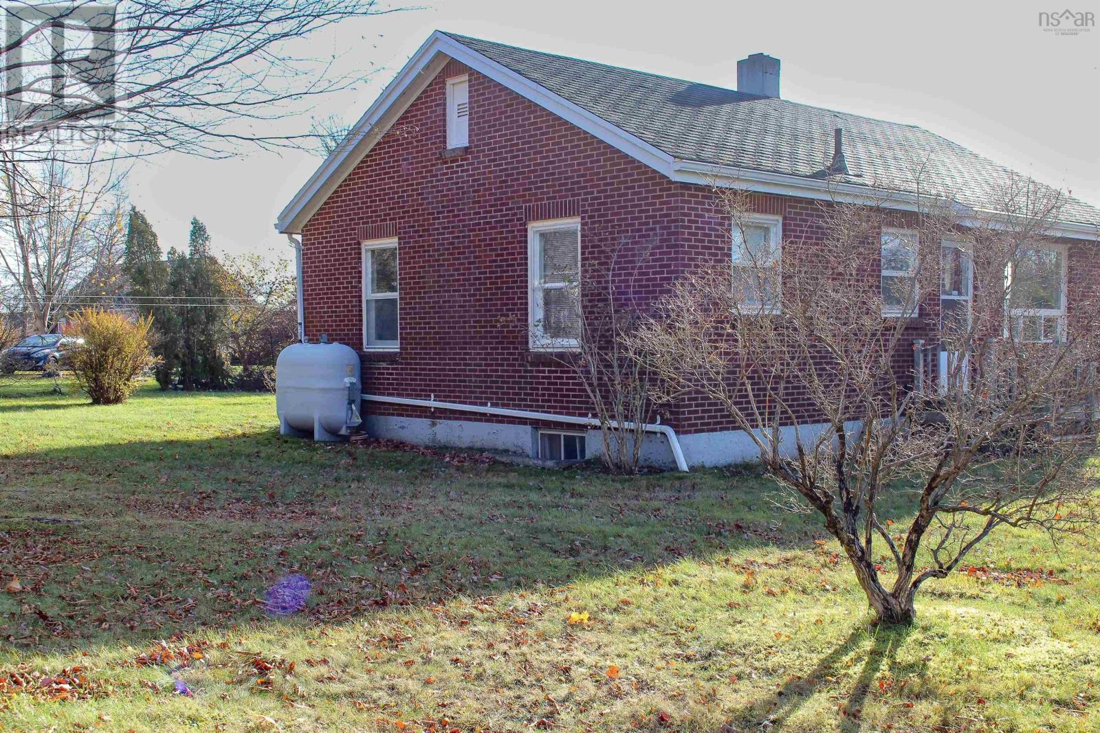 Property at 3 Lloyd Drive image 4