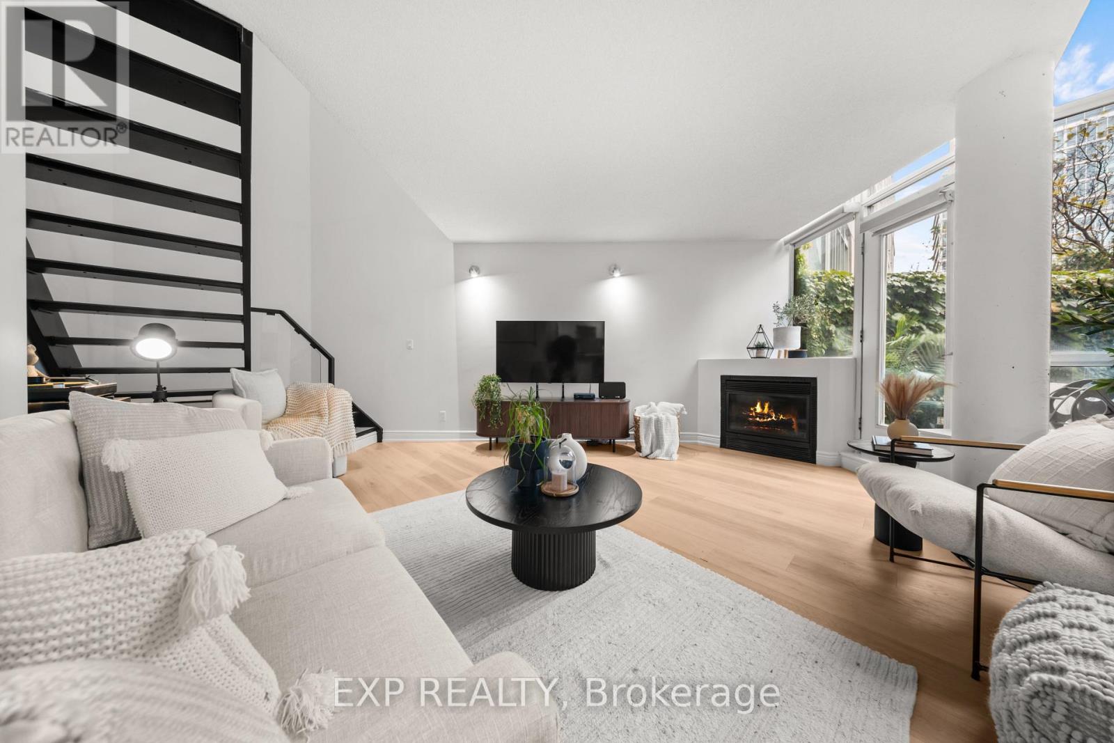 501 - 250 Manitoba Street, Toronto, Ontario  M8Y 4G8 - Photo 2 - W12557528