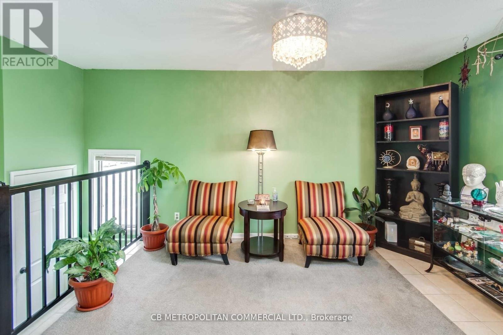 Upper - 2538 Weston Road, Toronto, Ontario  M9N 2A6 - Photo 3 - W12557536