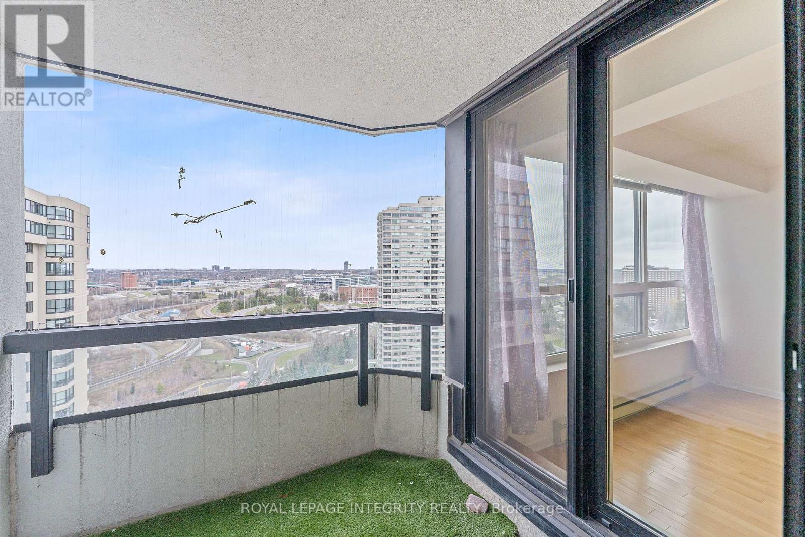 2303 - 1510 Riverside Drive, Ottawa, Ontario K1G 4X5 - Photo 12 - X12556938