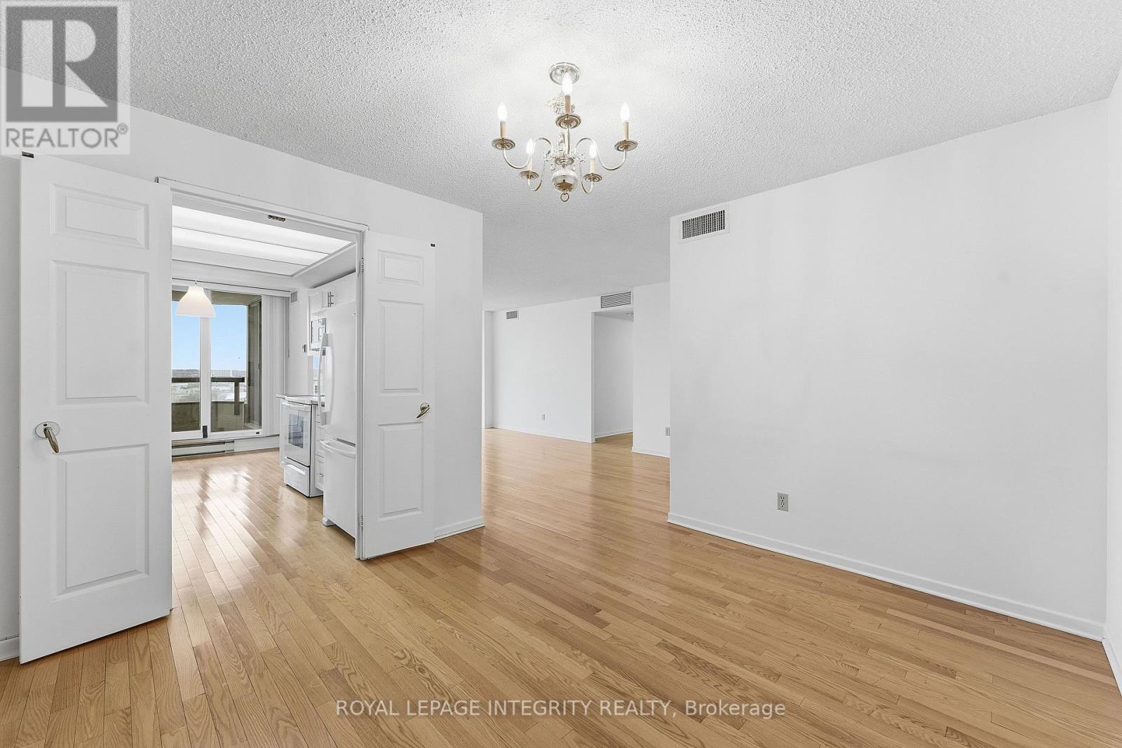 2303 - 1510 Riverside Drive, Ottawa, Ontario K1G 4X5 - Photo 13 - X12556938