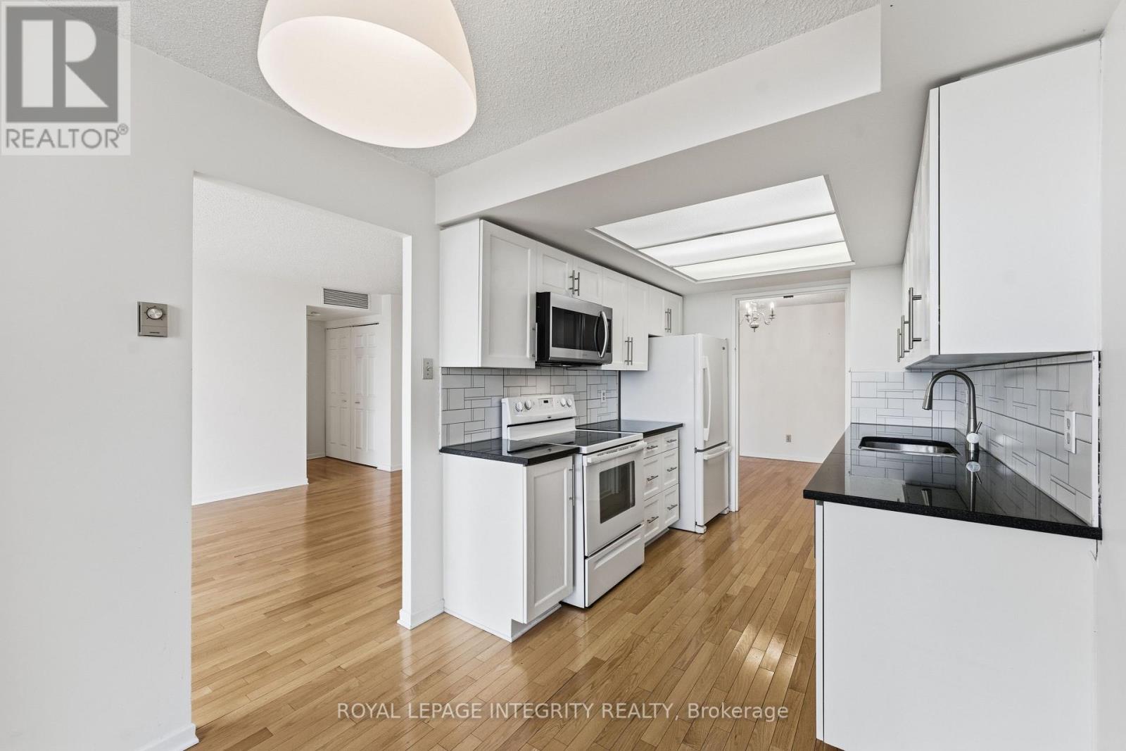 2303 - 1510 Riverside Drive, Ottawa, Ontario K1G 4X5 - Photo 8 - X12556938