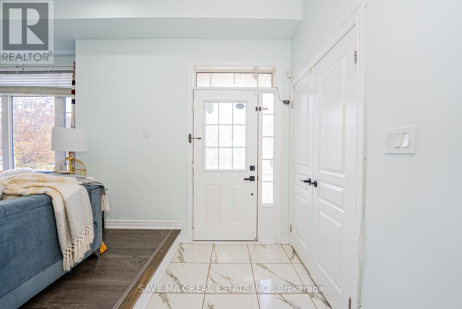 39 Divinity Circle, Brampton, Ontario  L7A 3Y4 - Photo 7 - W12557572