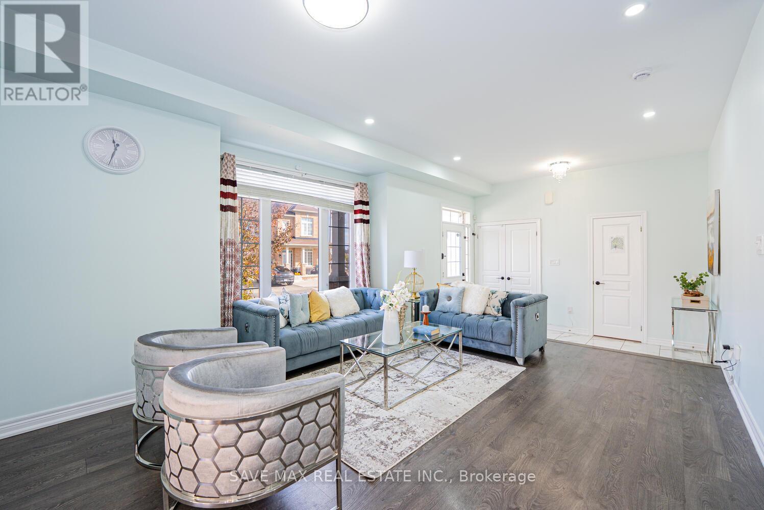 39 Divinity Circle, Brampton, Ontario  L7A 3Y4 - Photo 9 - W12557572