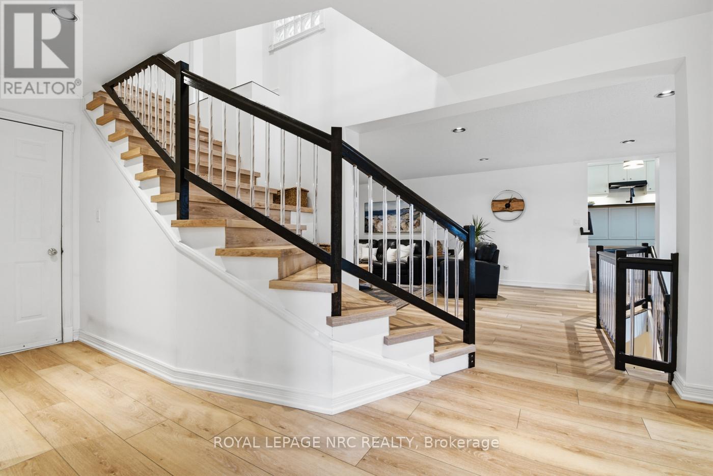 12 Fuller Crescent, Thorold, Ontario L2V 4B9 - Photo 21 - X12557586