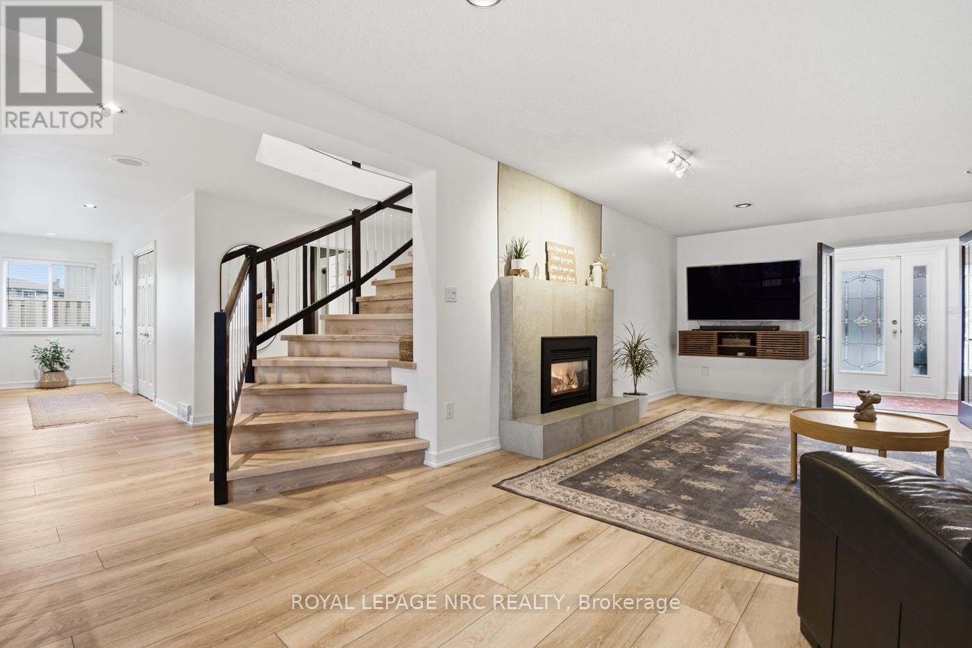 12 Fuller Crescent, Thorold, Ontario L2V 4B9 - Photo 8 - X12557586