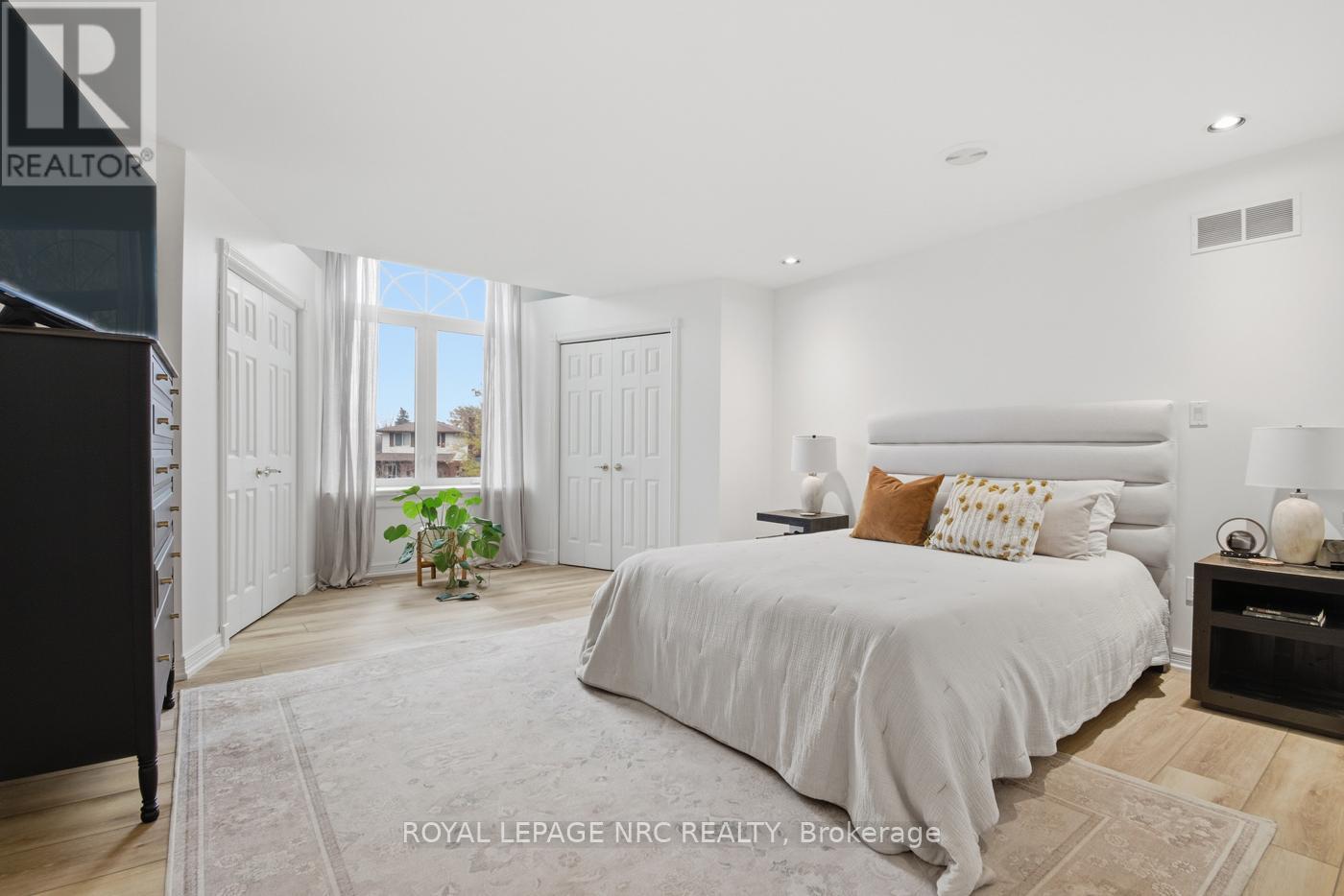 12 Fuller Crescent, Thorold, Ontario L2V 4B9 - Photo 9 - X12557586