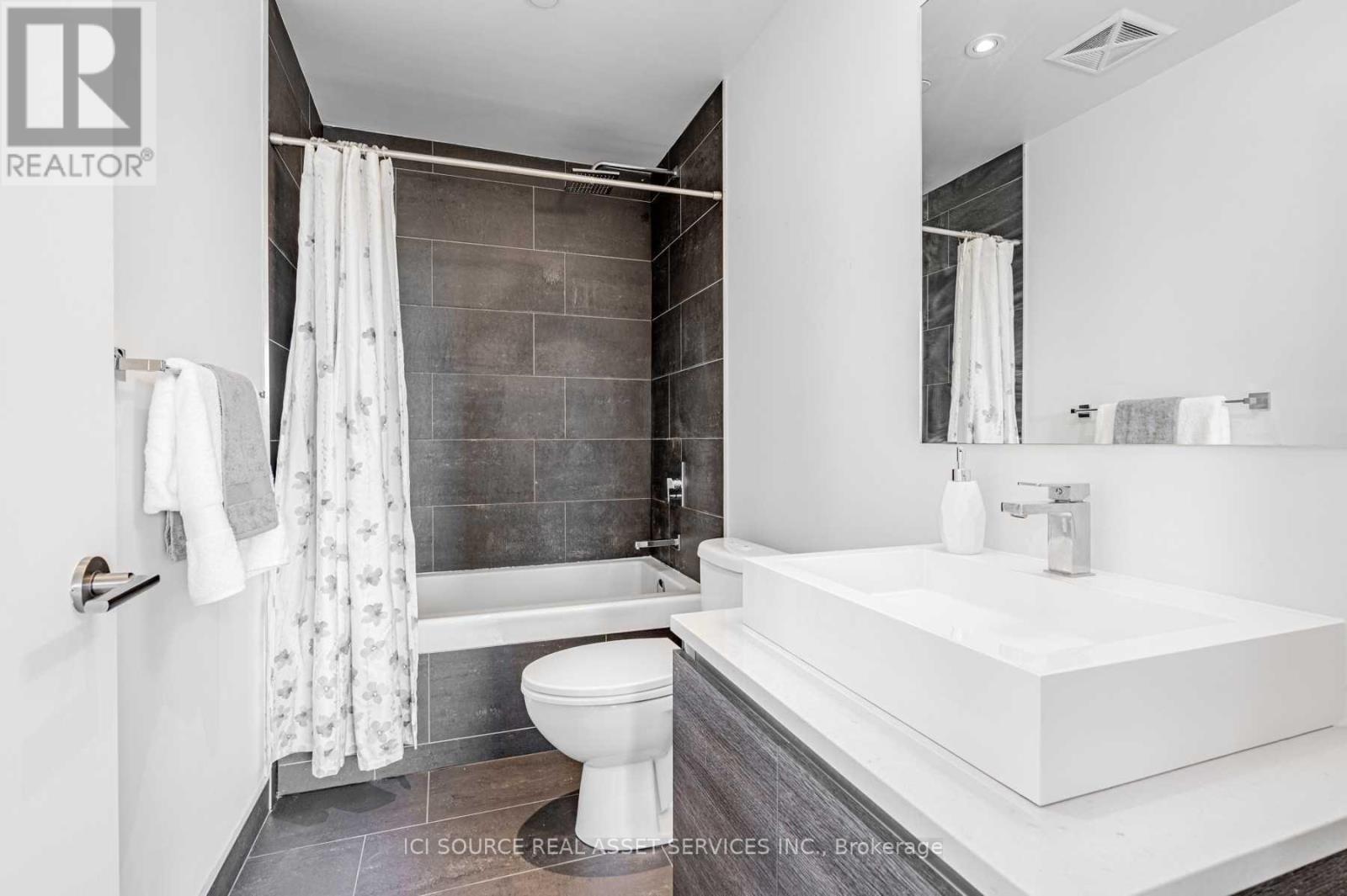 412 - 111 Bathurst Street, Toronto, Ontario  M5V 0M9 - Photo 15 - C12557592