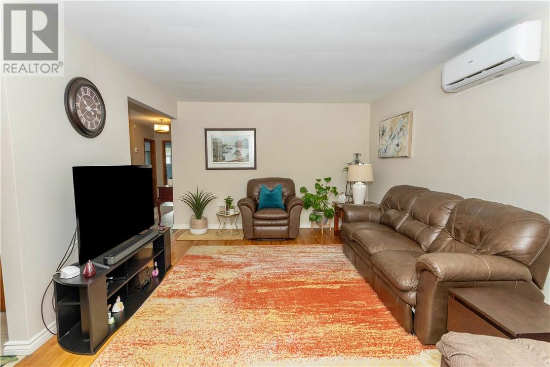 529 Bouchard Street, Greater Sudbury, Ontario  P3E 2L2 - Photo 3 - 2125657