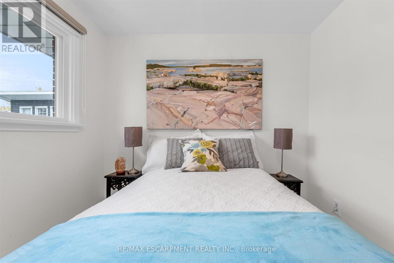 21 Lakeside Drive, Grimsby, Ontario  L3M 2K9 - Photo 18 - X12557578