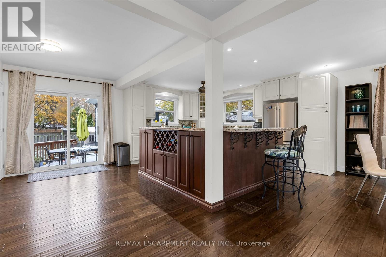 21 Lakeside Drive, Grimsby, Ontario  L3M 2K9 - Photo 7 - X12557578