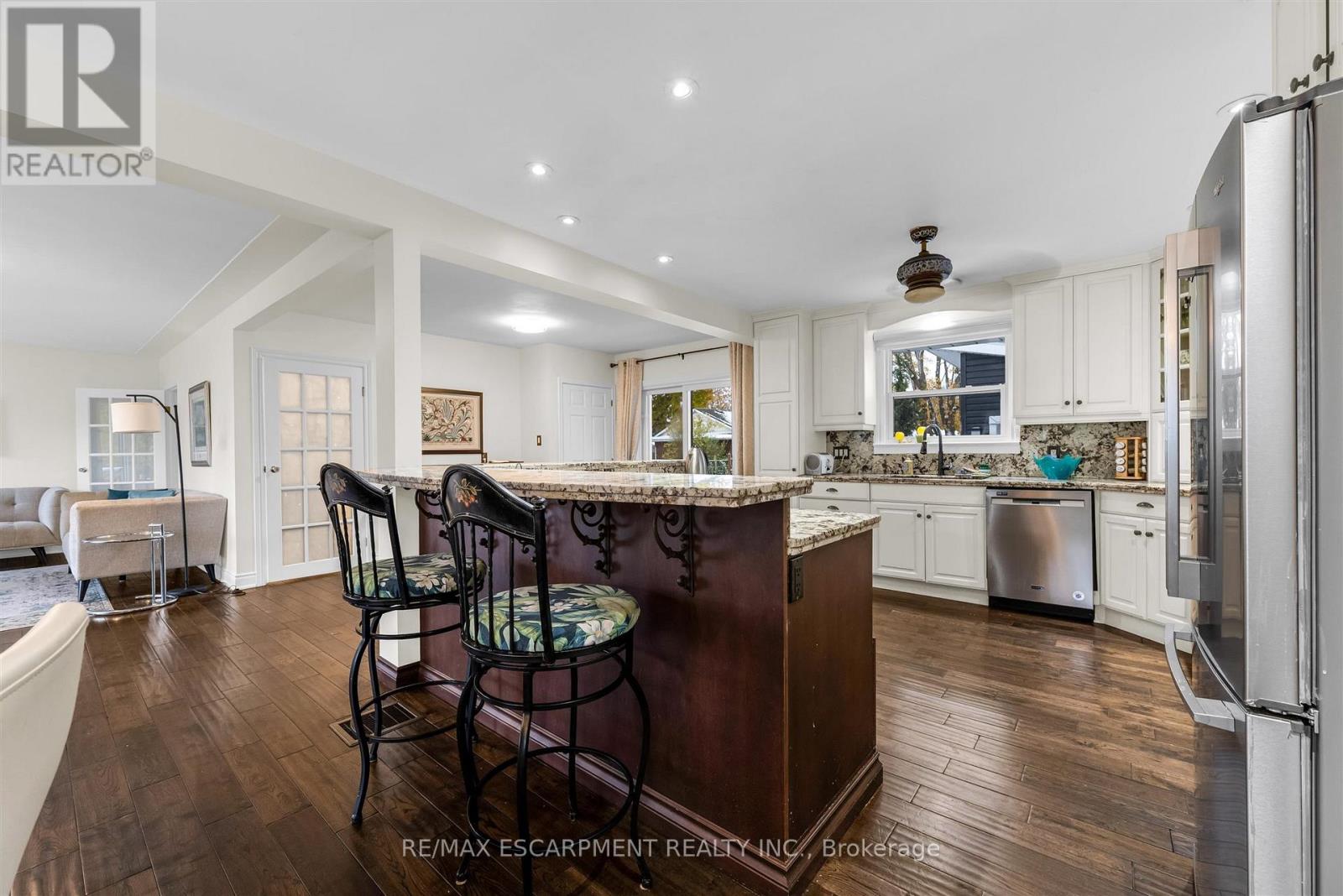 21 Lakeside Drive, Grimsby, Ontario  L3M 2K9 - Photo 8 - X12557578