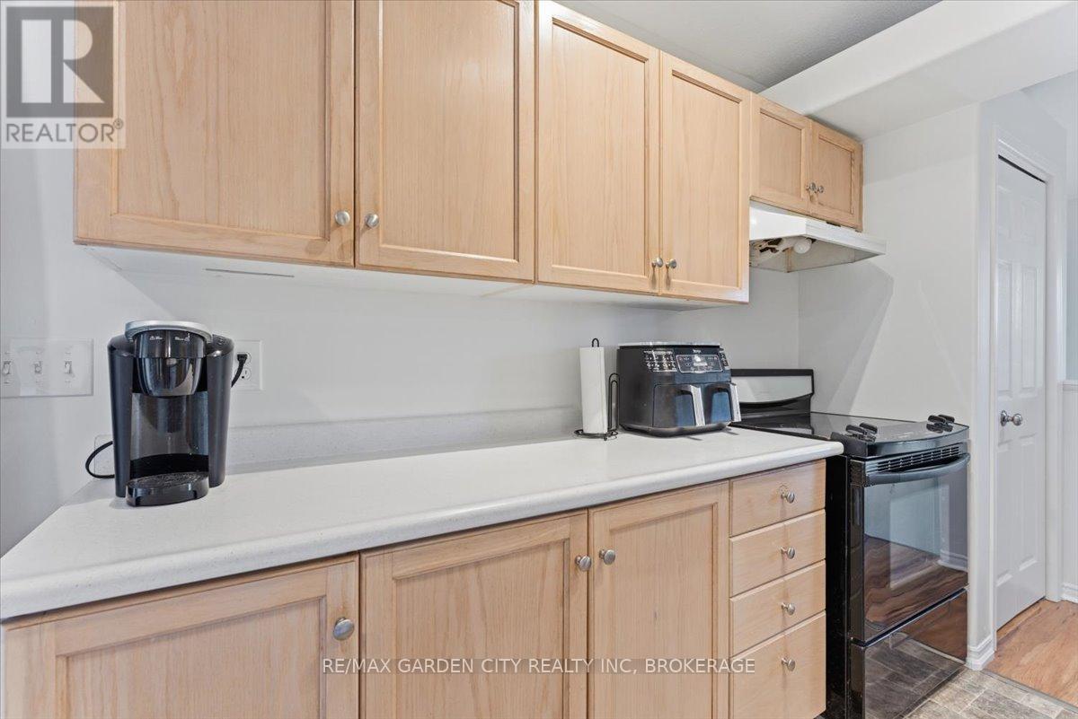 4 Fox Trail Drive, St. Catharines, Ontario  L2S 3T7 - Photo 11 - X12480311