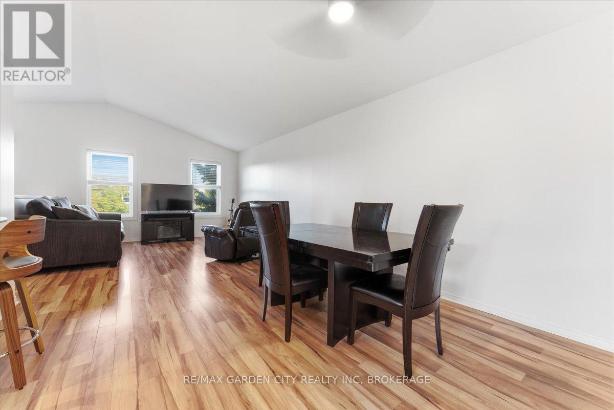 4 Fox Trail Drive, St. Catharines, Ontario  L2S 3T7 - Photo 15 - X12480311