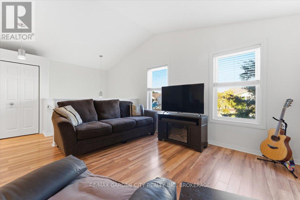 4 Fox Trail Drive, St. Catharines, Ontario  L2S 3T7 - Photo 6 - X12480311