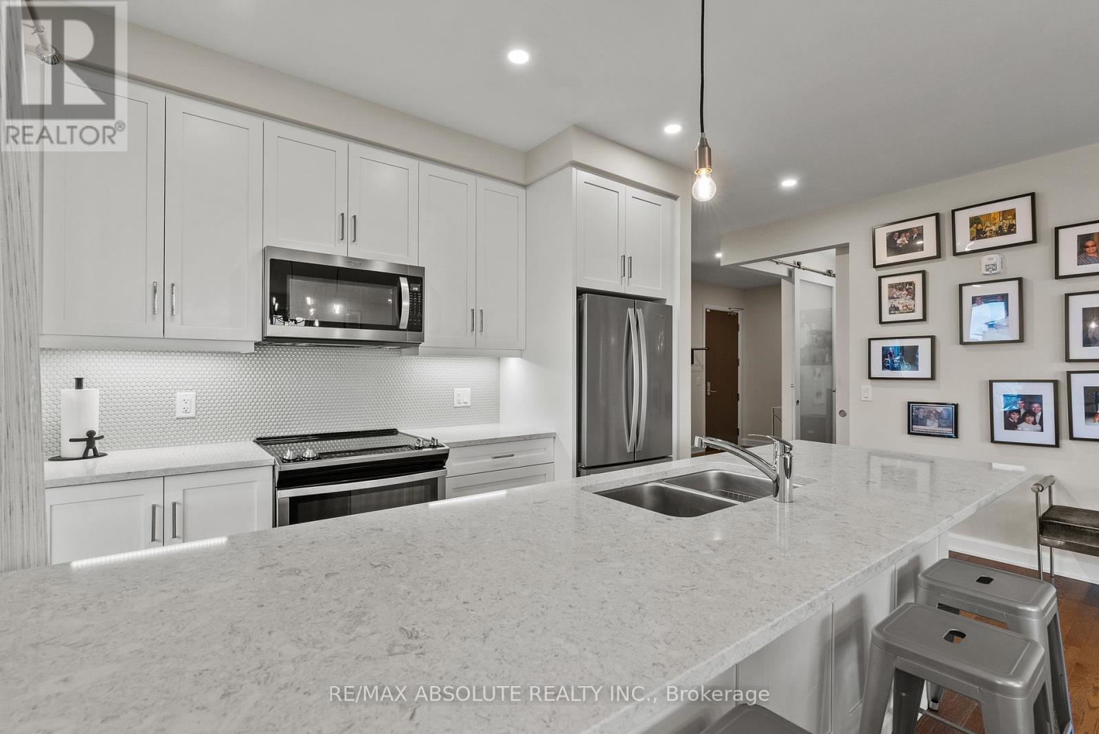 205 - 180 Boundstone Way, Ottawa, Ontario  K2T 0M9 - Photo 13 - X12557648