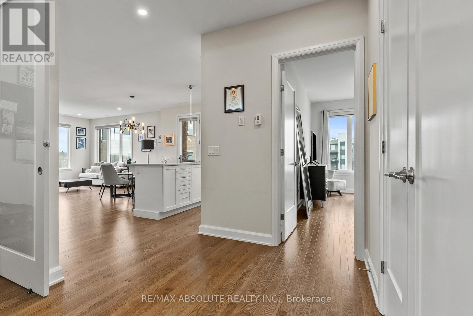 205 - 180 Boundstone Way, Ottawa, Ontario  K2T 0M9 - Photo 4 - X12557648