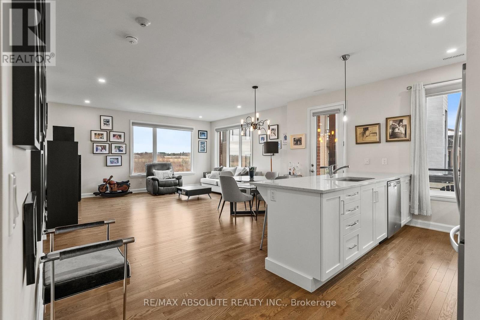 205 - 180 Boundstone Way, Ottawa, Ontario  K2T 0M9 - Photo 5 - X12557648