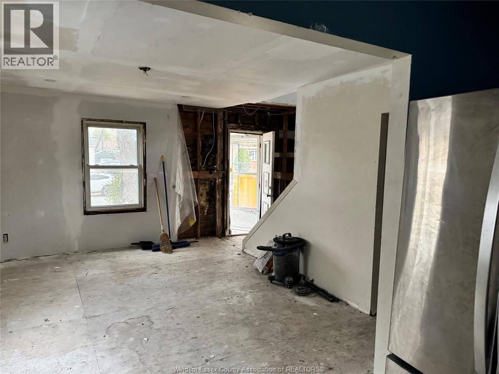 2351 Elsmere, Windsor, Ontario  N8W 2C9 - Photo 9 - 25029078